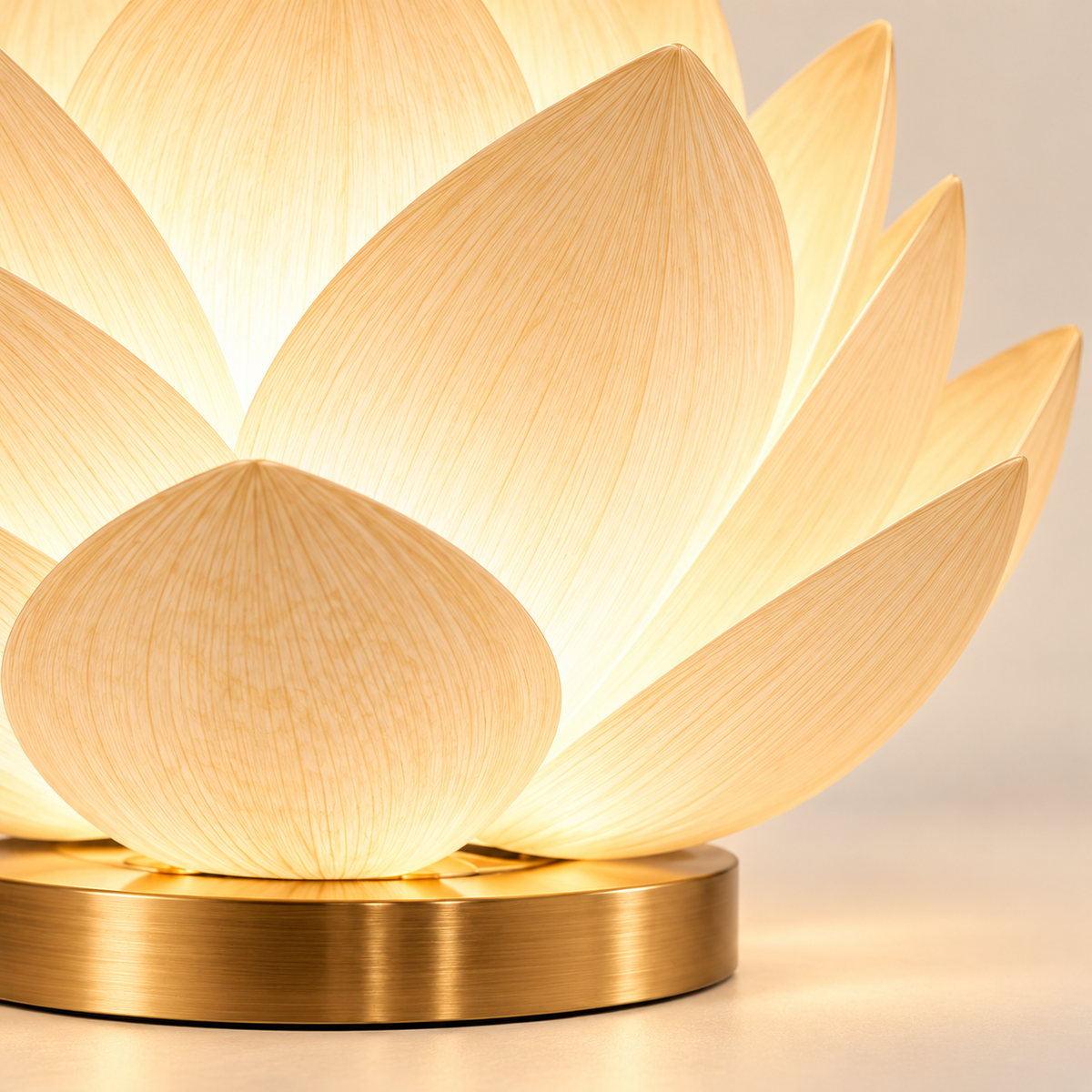 UOUOUOW™ Petalume Sculptural Petal Table Lamp
